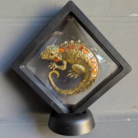 NWOT - Elegant Lizard Brooch with Combo Display Case. - Picture 4 of 4